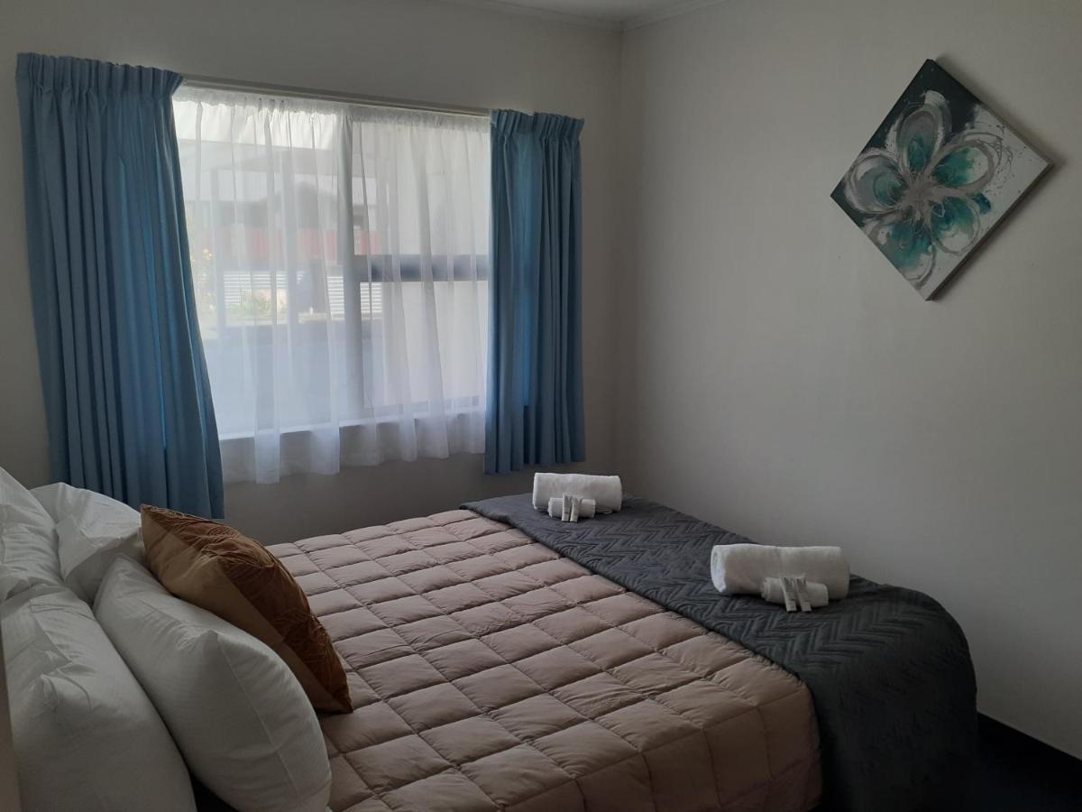 Golden Bay Motel ทาคาคา ภายนอก รูปภาพ