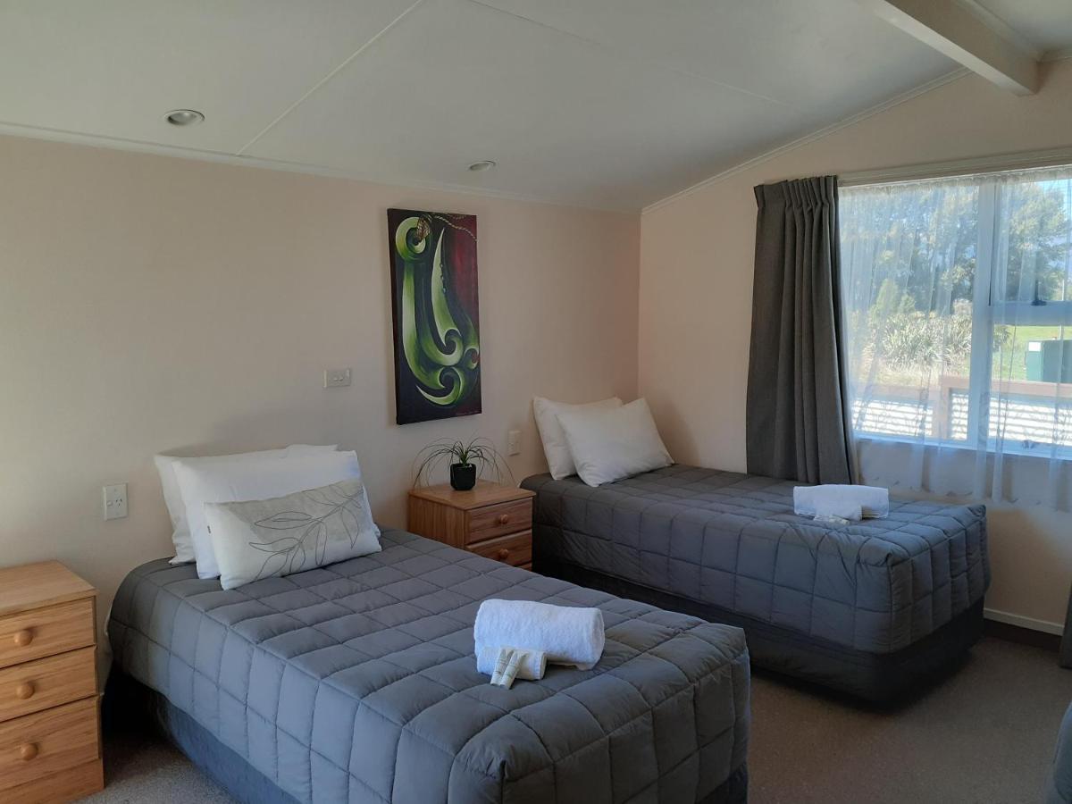 Golden Bay Motel ทาคาคา ภายนอก รูปภาพ