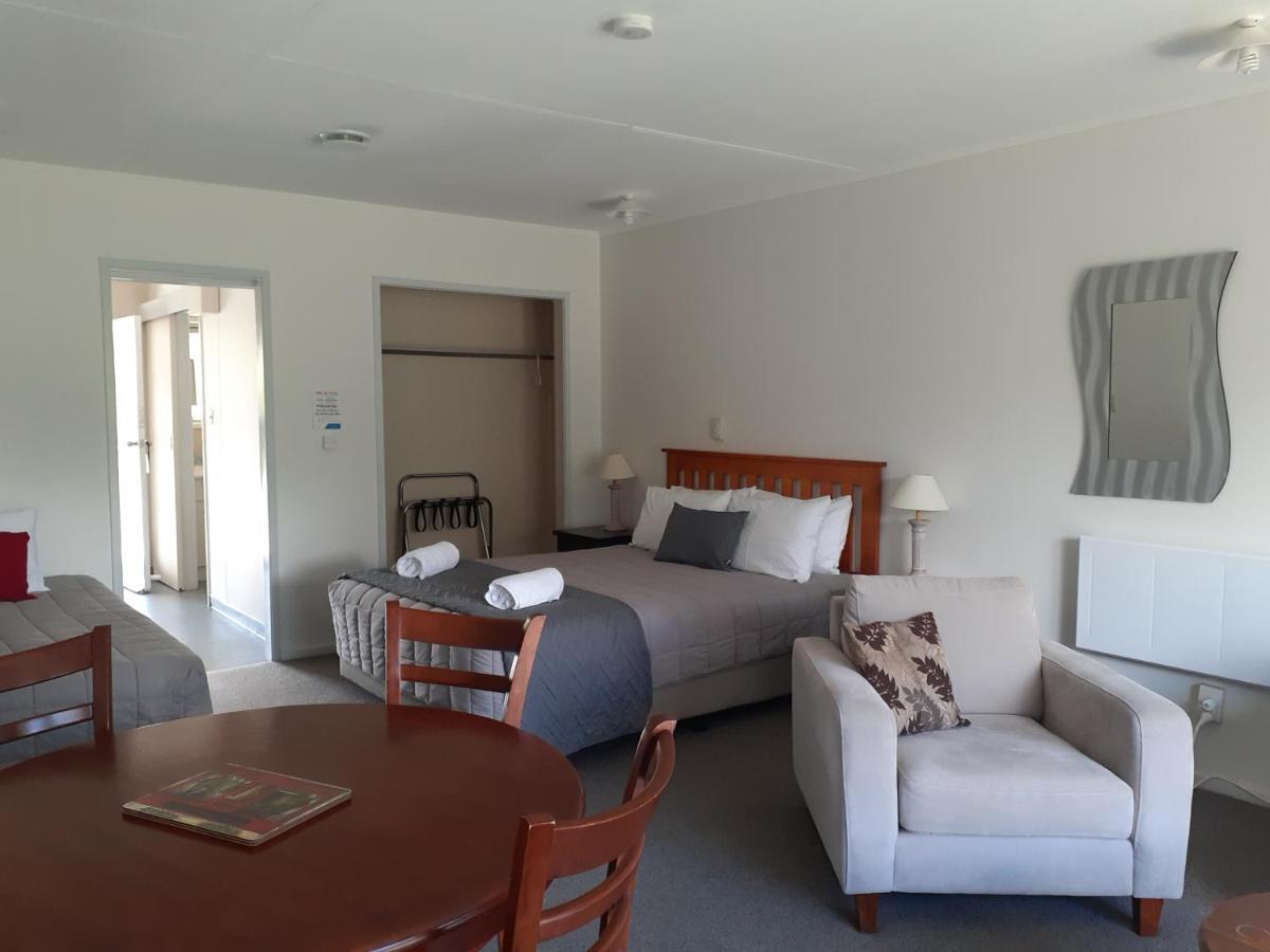 Golden Bay Motel ทาคาคา ภายนอก รูปภาพ