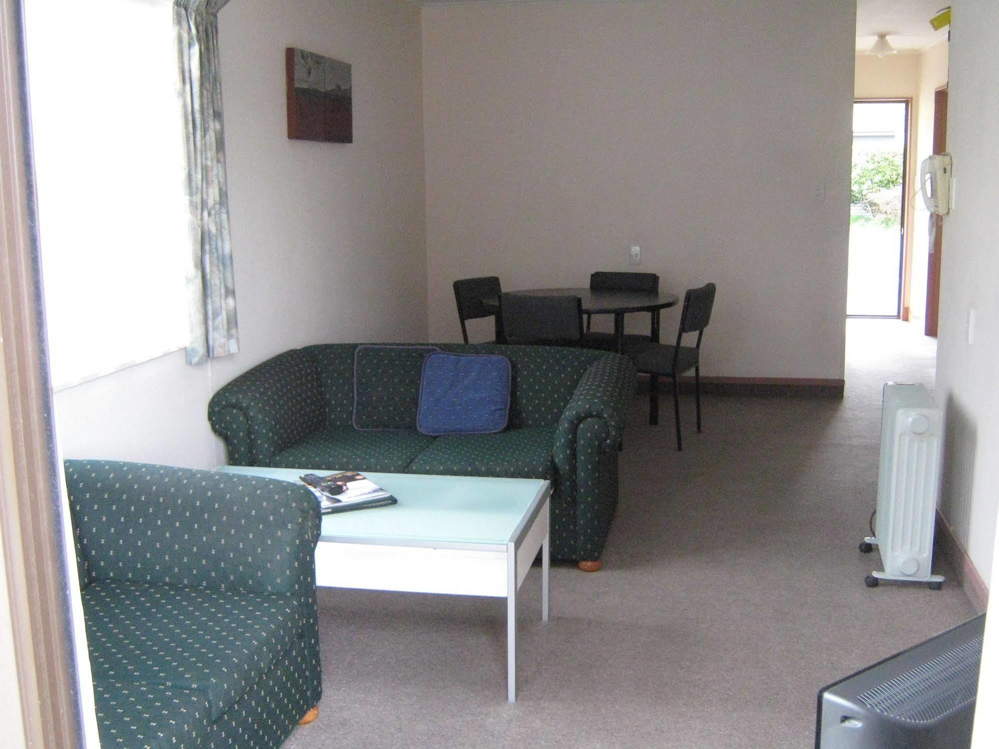 Golden Bay Motel ทาคาคา ภายนอก รูปภาพ