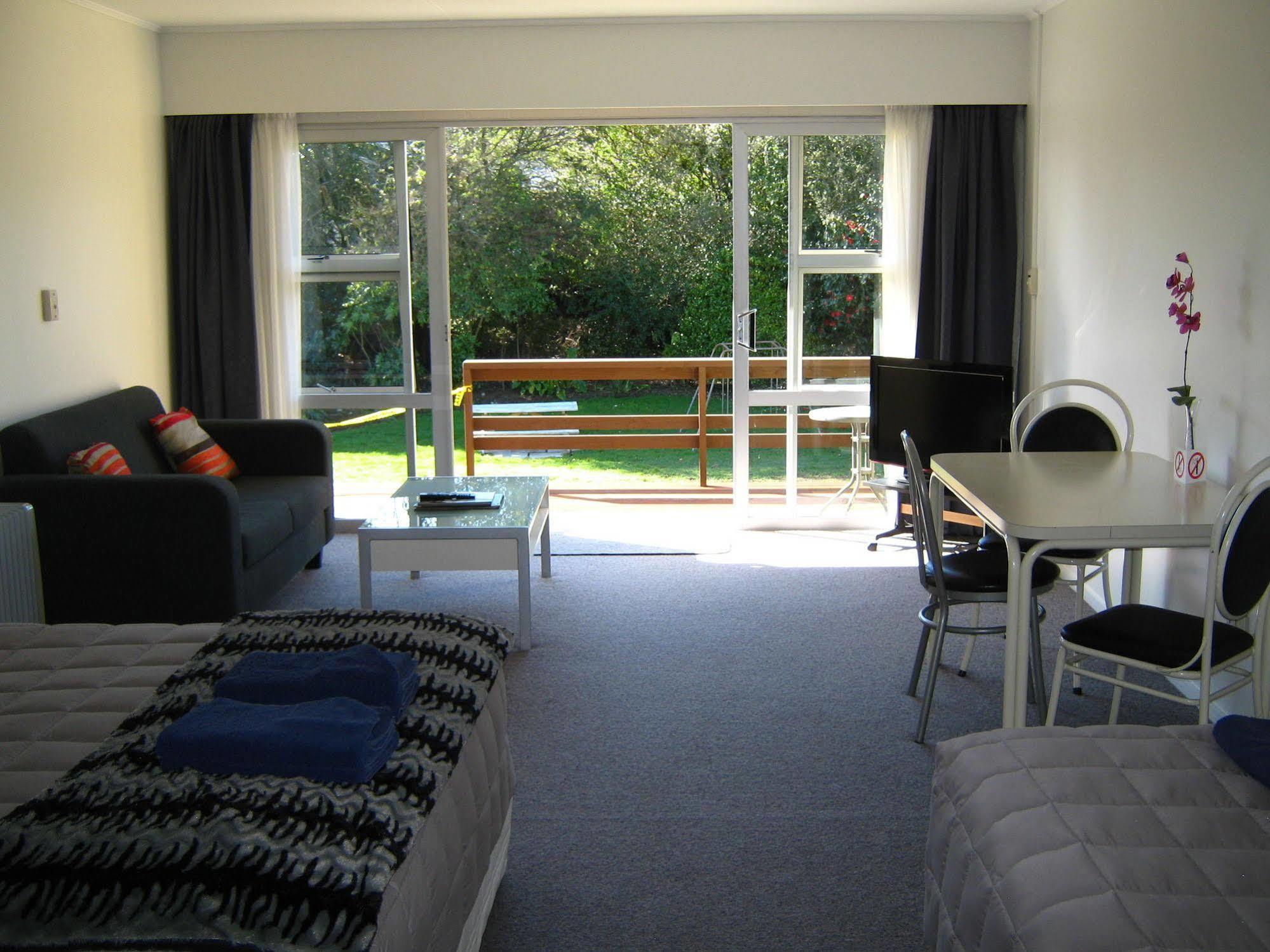 Golden Bay Motel ทาคาคา ภายนอก รูปภาพ